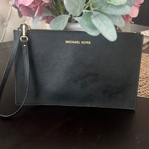 Micheal Kors large wristlet